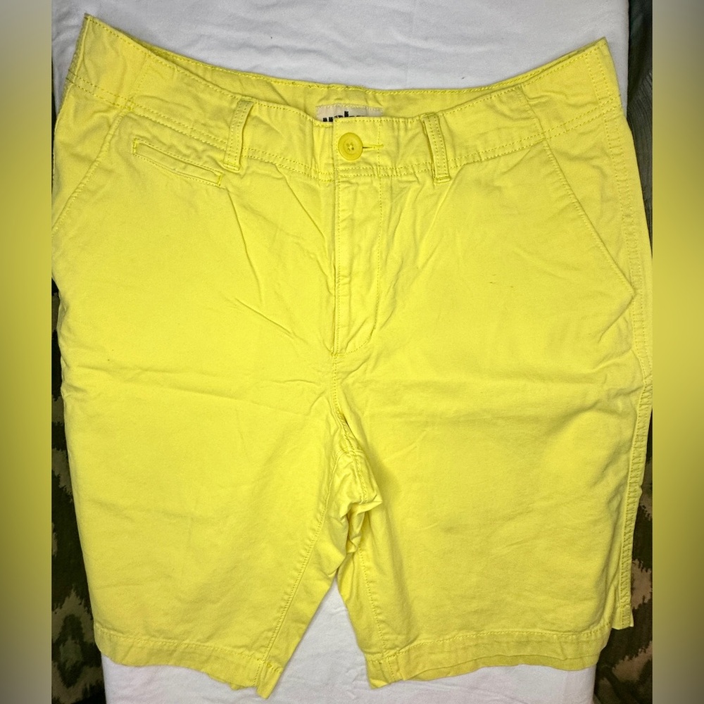 Urban Pipeline Flat Front Classic Length Men’s Yellow Chino Shorts Size 34”